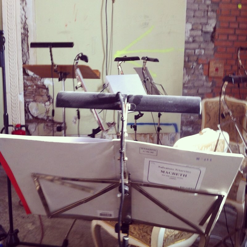 Notenpulte im Orchesterprobensaal der Staatsoper Unter den Linden