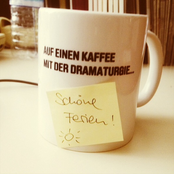 Auf einen Kaffee mit der Dramaturgie - Schöne Ferien!
