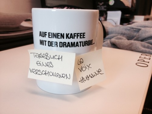 Auf einen Kaffee mit der Dramaturgie - Tagebuch eines Verschollenen | La voix humaine