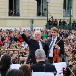 Daniel Barenboim und der 1. Konzertmeister Wolfram Brandl