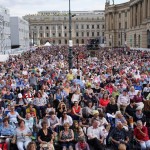 ... das Publikum auf dem Bebelplatz!