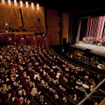 Frühjahr 2011: Wie sich die Bilder nicht gleichen: Premierenbeifall im Schiller Theater...