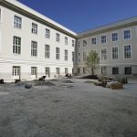 ... dort im Innenhof ist noch Ruhe - aber nicht mehr lange.